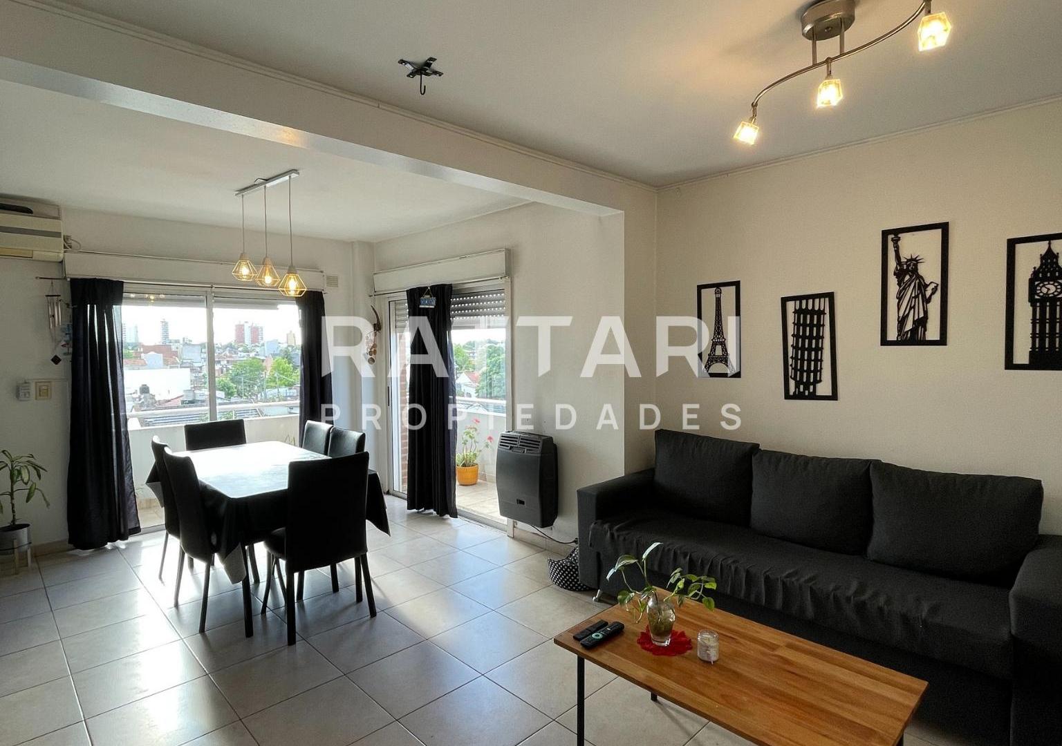 Venta de Excelente Departamento en Triplex de 4 Ambientes con cochera en Ramos Mejía