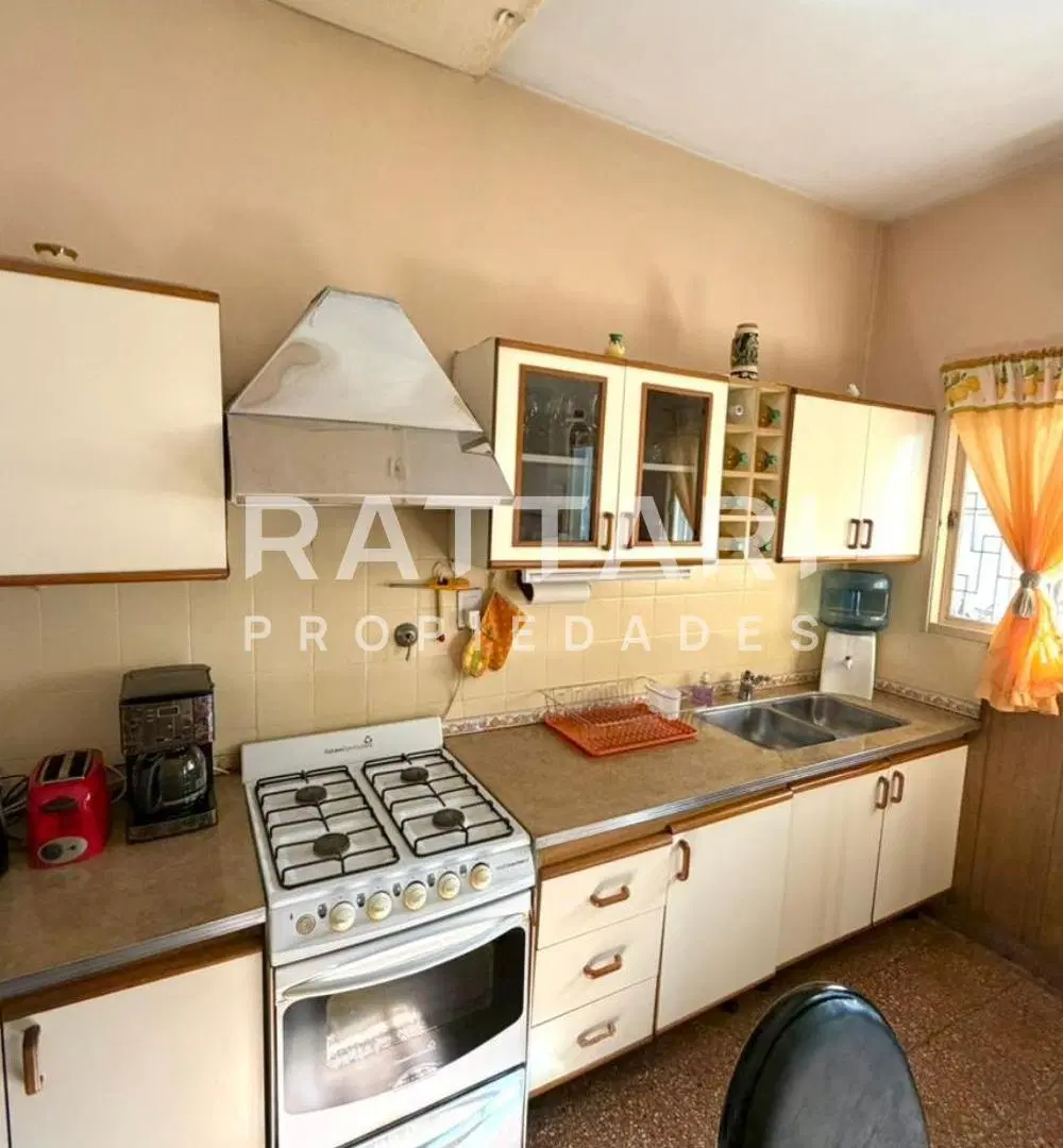 Venta de Casa en Lote Propio de 3 Ambientes con Parque y Cochera Morón 3