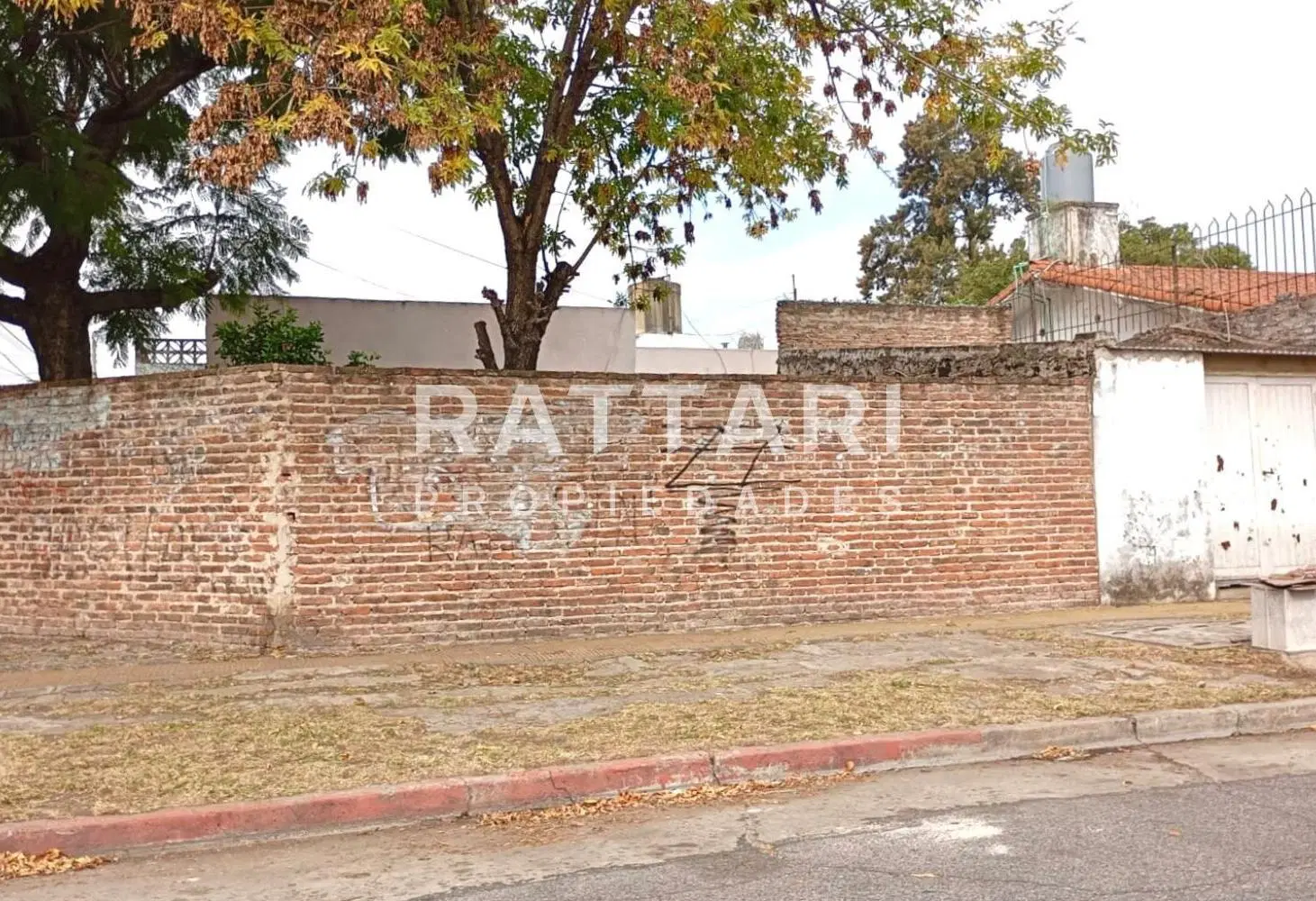 Venta de Casa en Lote Propio de 3 Ambientes con Parque y Cochera Morón 5