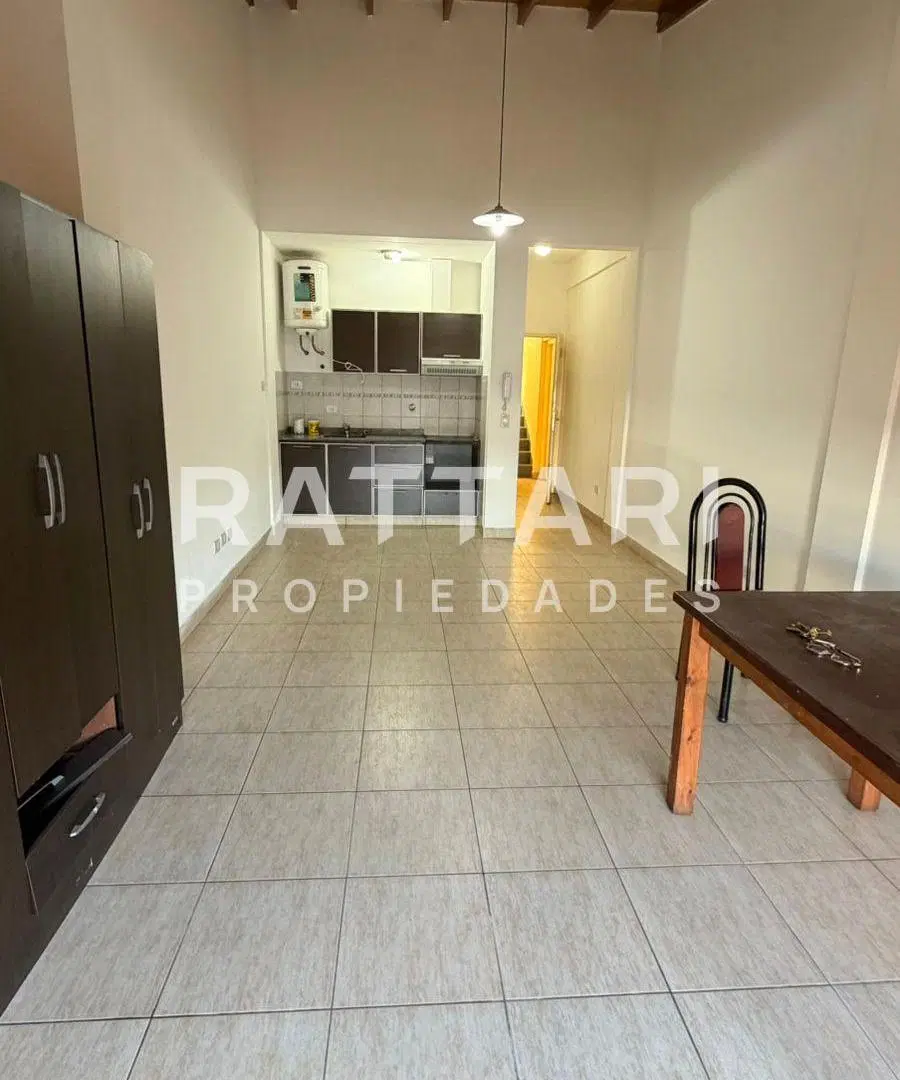 Alquiler De Amplio Departamento Monoambiente En Segundo Piso | Zona Unlam San Justo. Bajas Expensas. 3