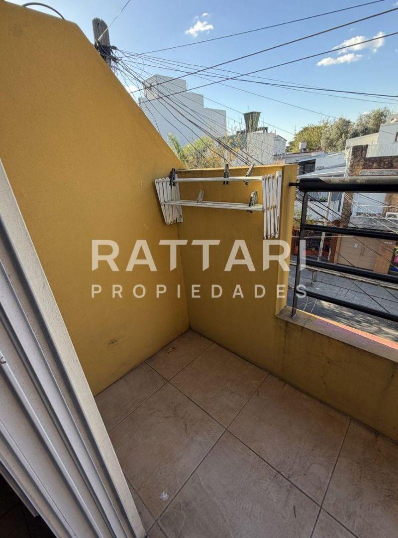 Foto de Alquiler De Amplio Departamento Monoambiente En Segundo Piso | Zona, imagen 1
