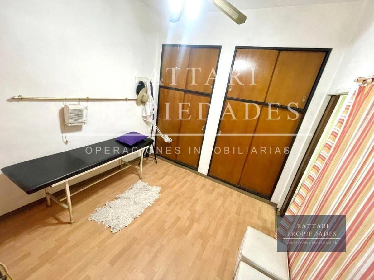 Venta Casa en Lote Propio 5 Ambientes El Palomar Toma Propiedad en Parte de Pago