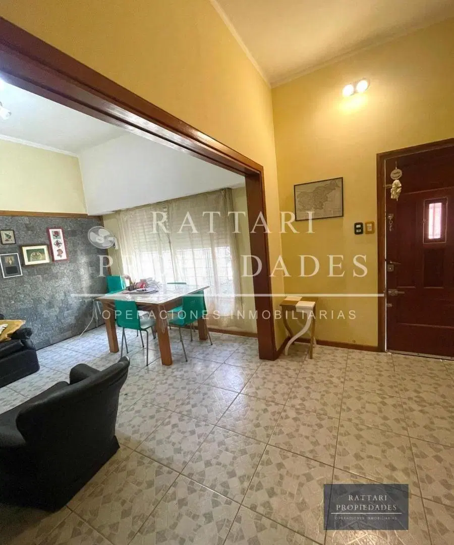 Venta de Casa en lote Propio 4 Ambientes Ramos Mejía de con Parque, Quincho y Cochera. 4