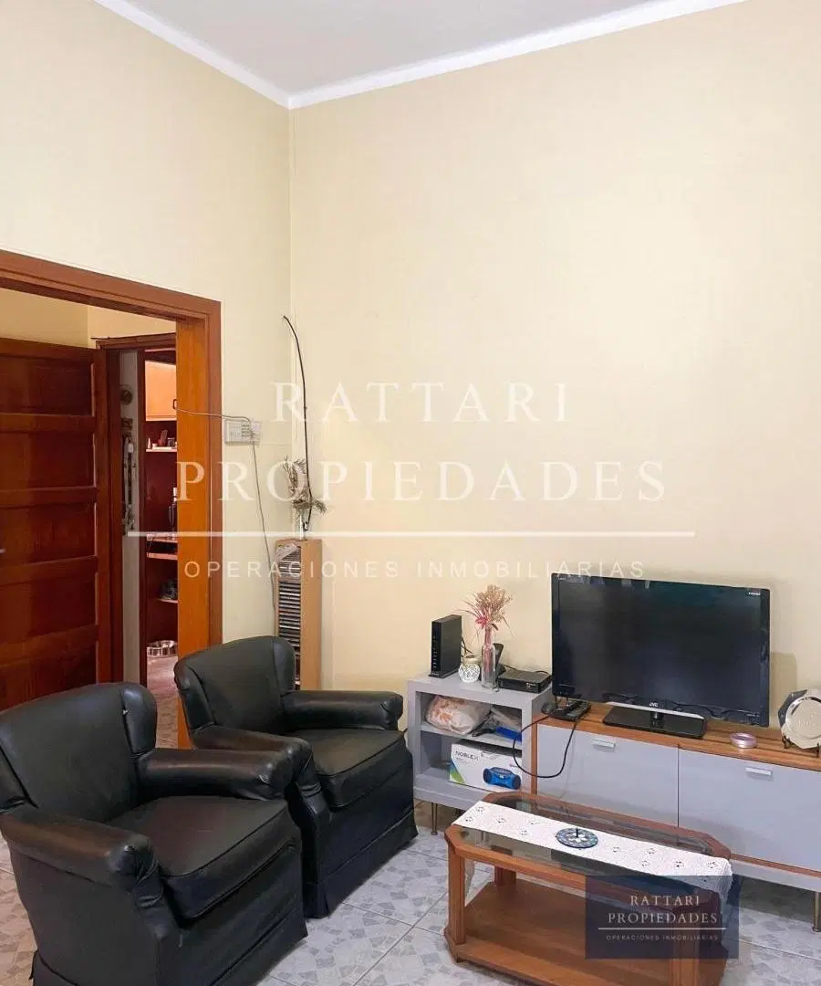 Venta de Casa en lote Propio 4 Ambientes Ramos Mejía de con Parque, Quincho y Cochera. 5