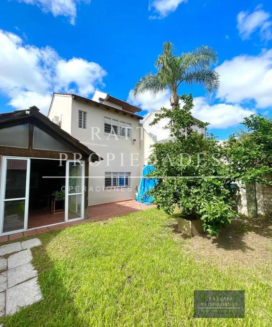 Venta de Casa en lote Propio 4 Ambientes Ramos Mejía de con Parque, Quincho y Cochera. 2