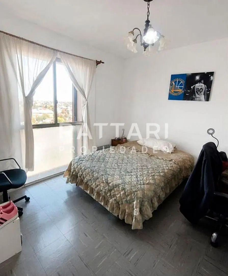 Venta Departamento 4 Ambientes con Cochera a mts. del Showcase Cinemas de Haedo. 5