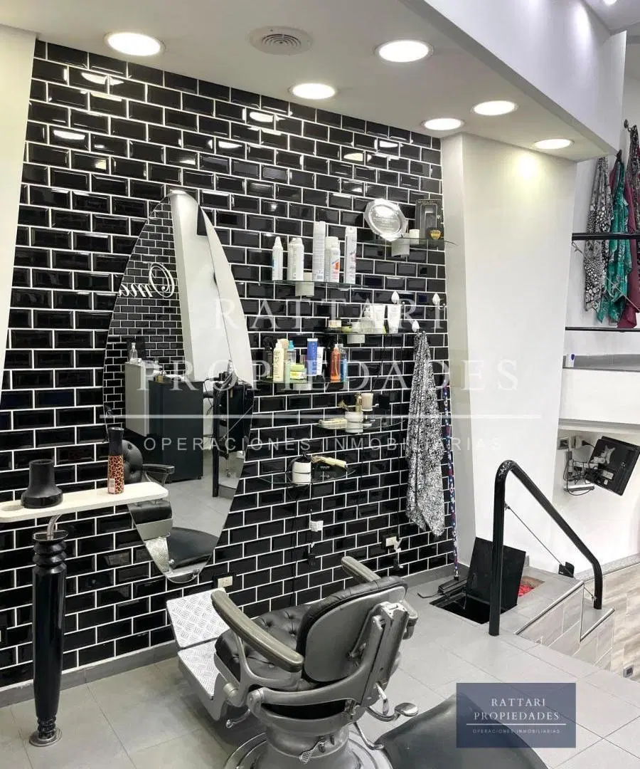 Venta Excelente Local Comercial Sobre Av en Lomas del Mirador 4