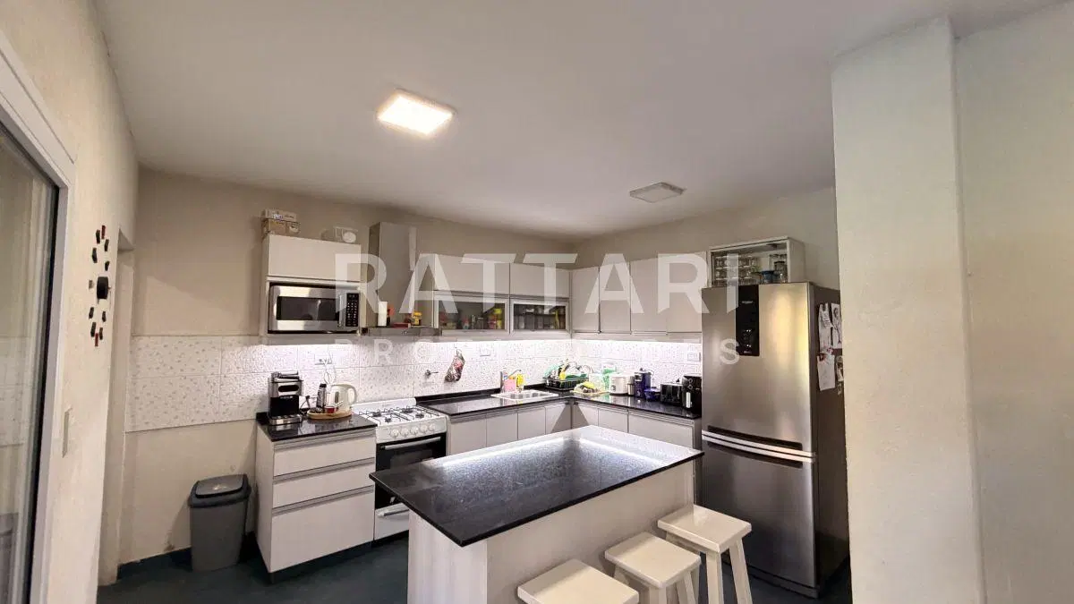 Venta Casa en lote propio 4 ambientes con piscina. Ramos Mejía 1