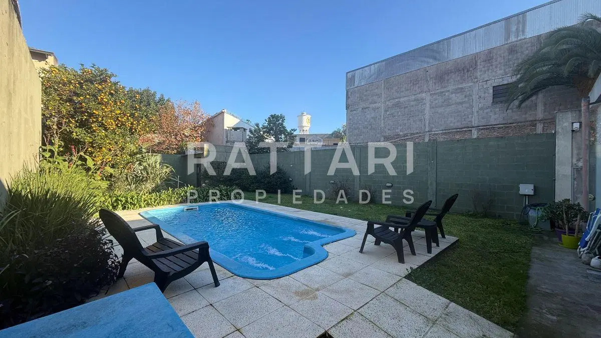 Venta Casa en lote propio 4 ambientes con piscina. Ramos Mejía 5