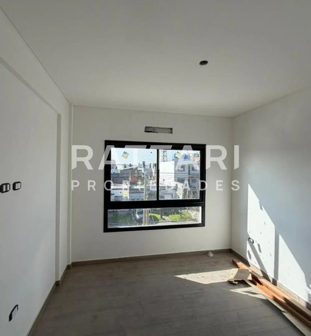 Venta Departamento 2 Ambientes con Balcón. San Justo. 2