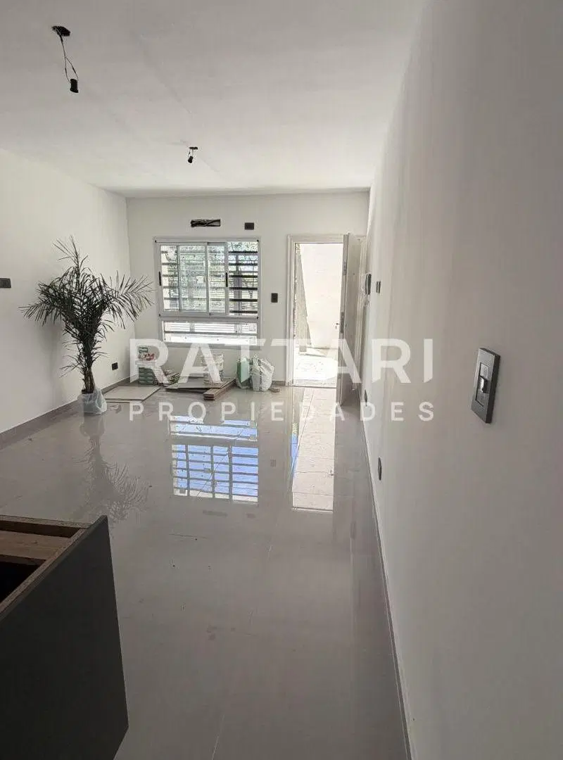 Venta Departamentos de Dos Ambientes con Patio y Cochera en San Justo 3