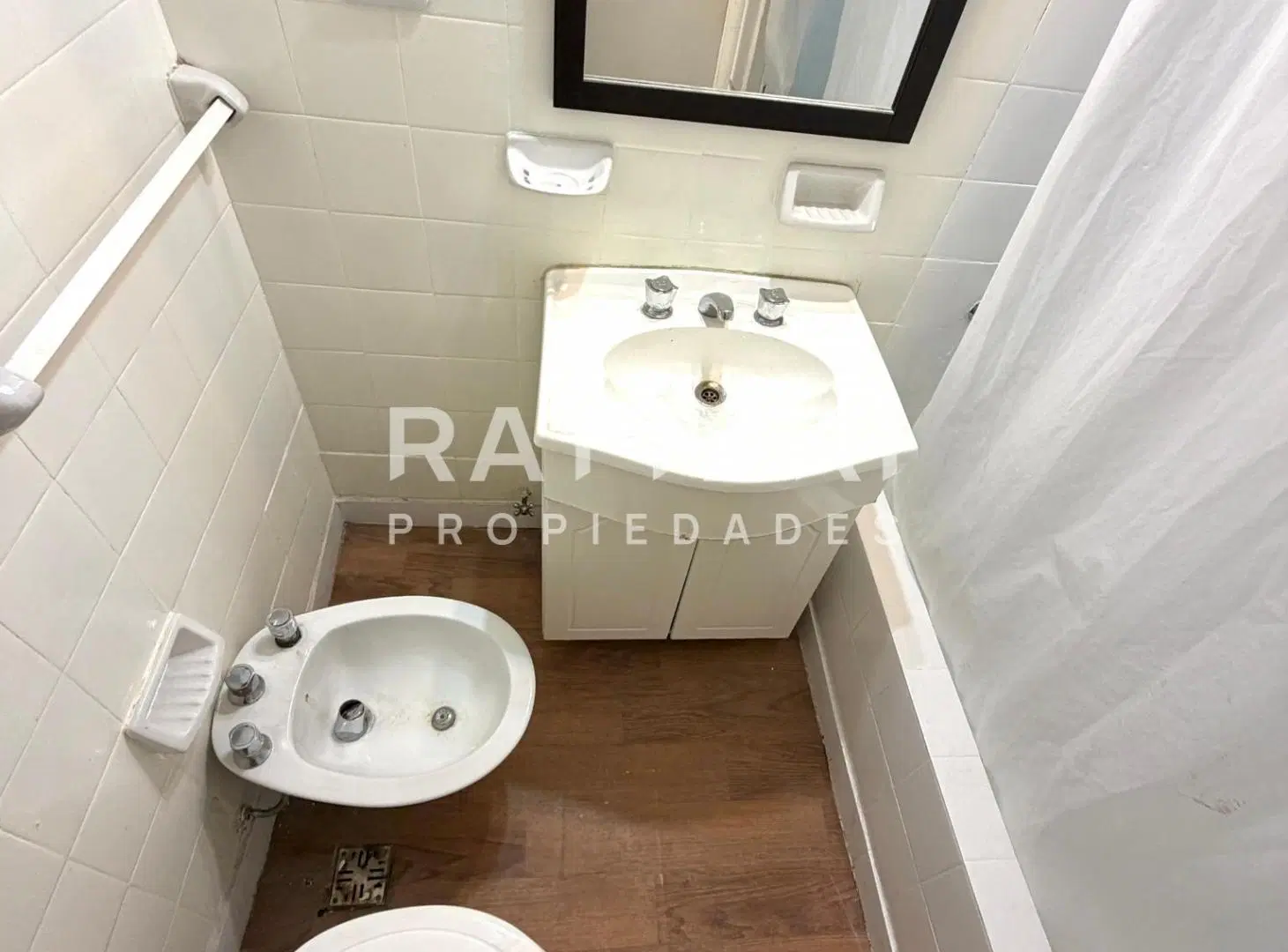 Venta Departamento 3 Ambientes con balcón en San Justo Centro. Oportunidad 8