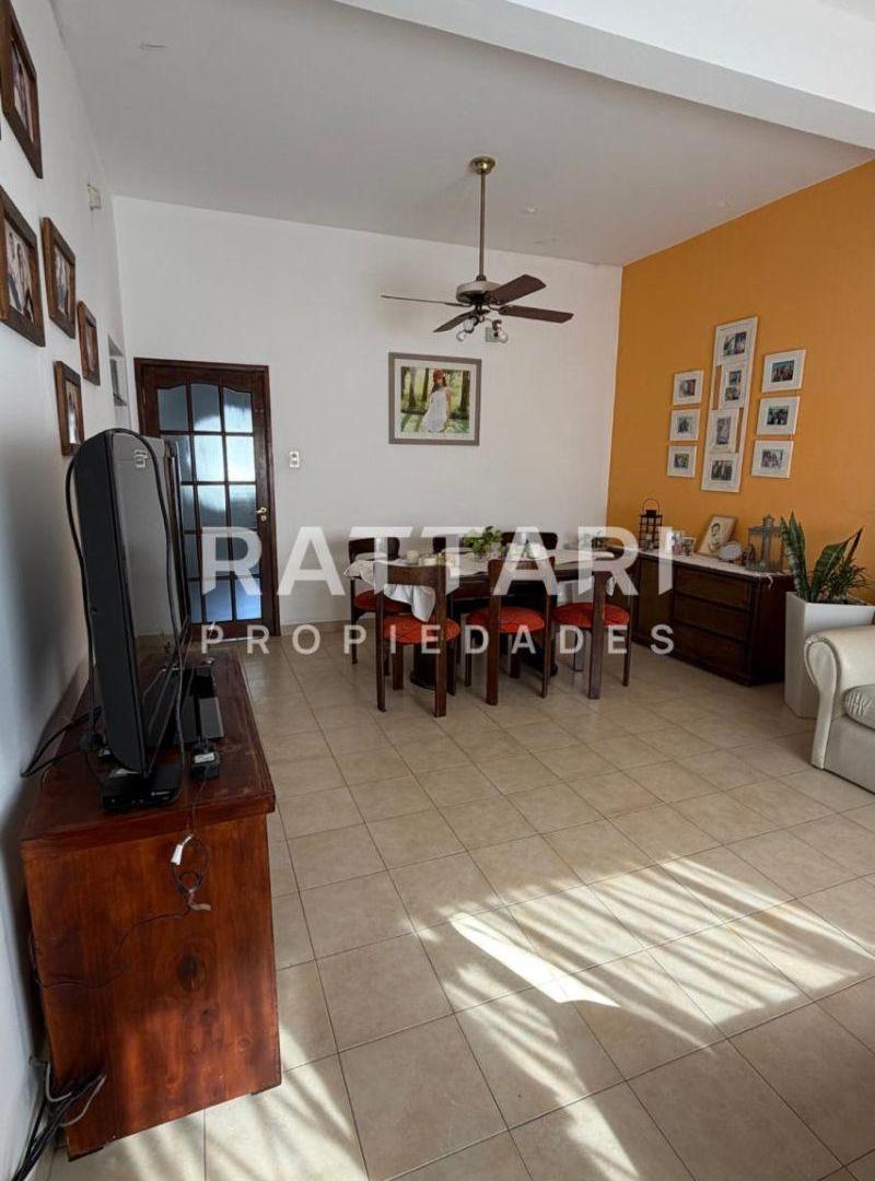 Foto de Venta Casa en Lote Propio 4 Ambientes Ramos Mejía con Cochera y Quincho, imagen 1