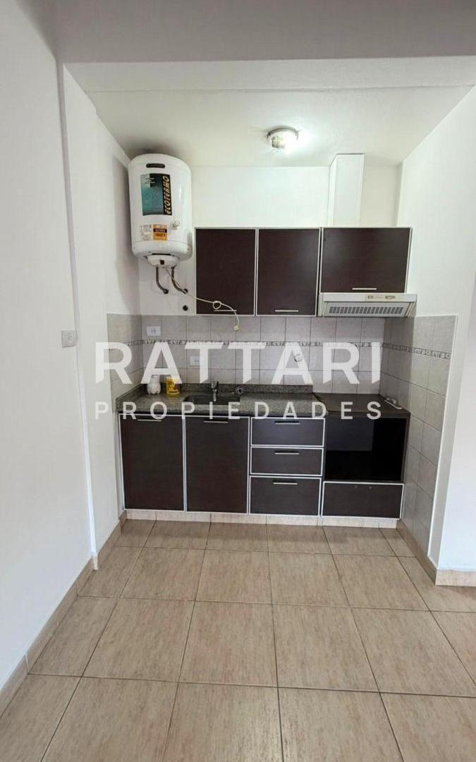 Foto de Alquiler de Amplio Departamento Monoambiente en Segundo Piso | Zona, imagen 4