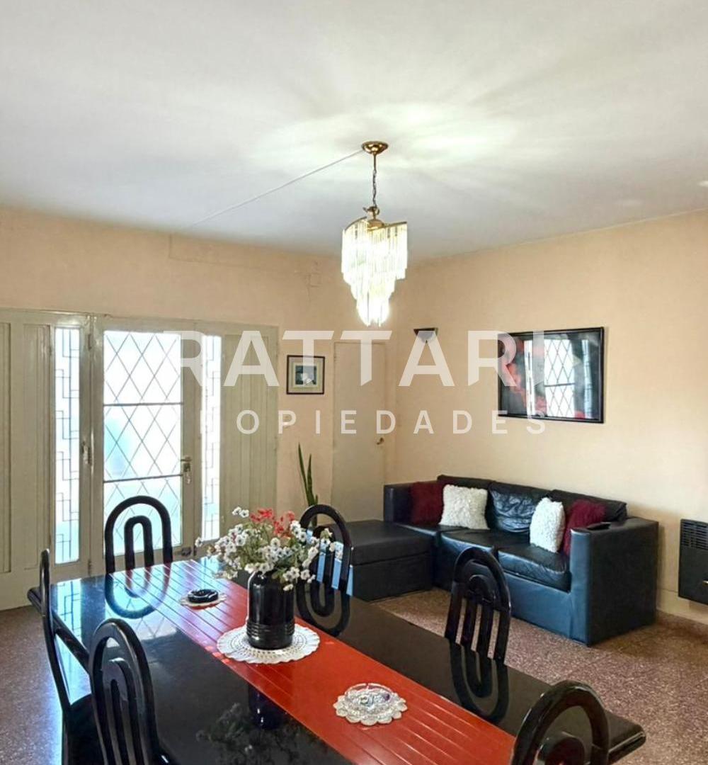 Foto de Venta de Casa en Lote Propio de 3 Ambientes con Parque y Cochera Morón, imagen 2