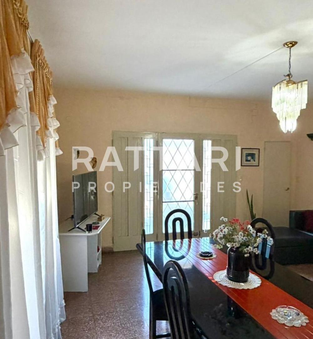 Foto de Venta de Casa en Lote Propio de 3 Ambientes con Parque y Cochera Morón, imagen 1