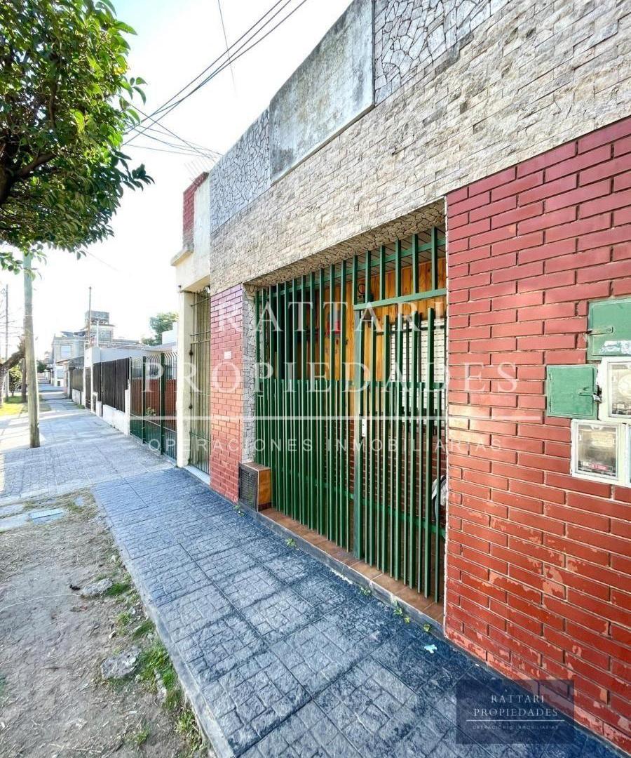 Foto de Venta PH 3 Ambientes Al Frente con Patio. Lomas del Mirador. Oportunidad, imagen 5