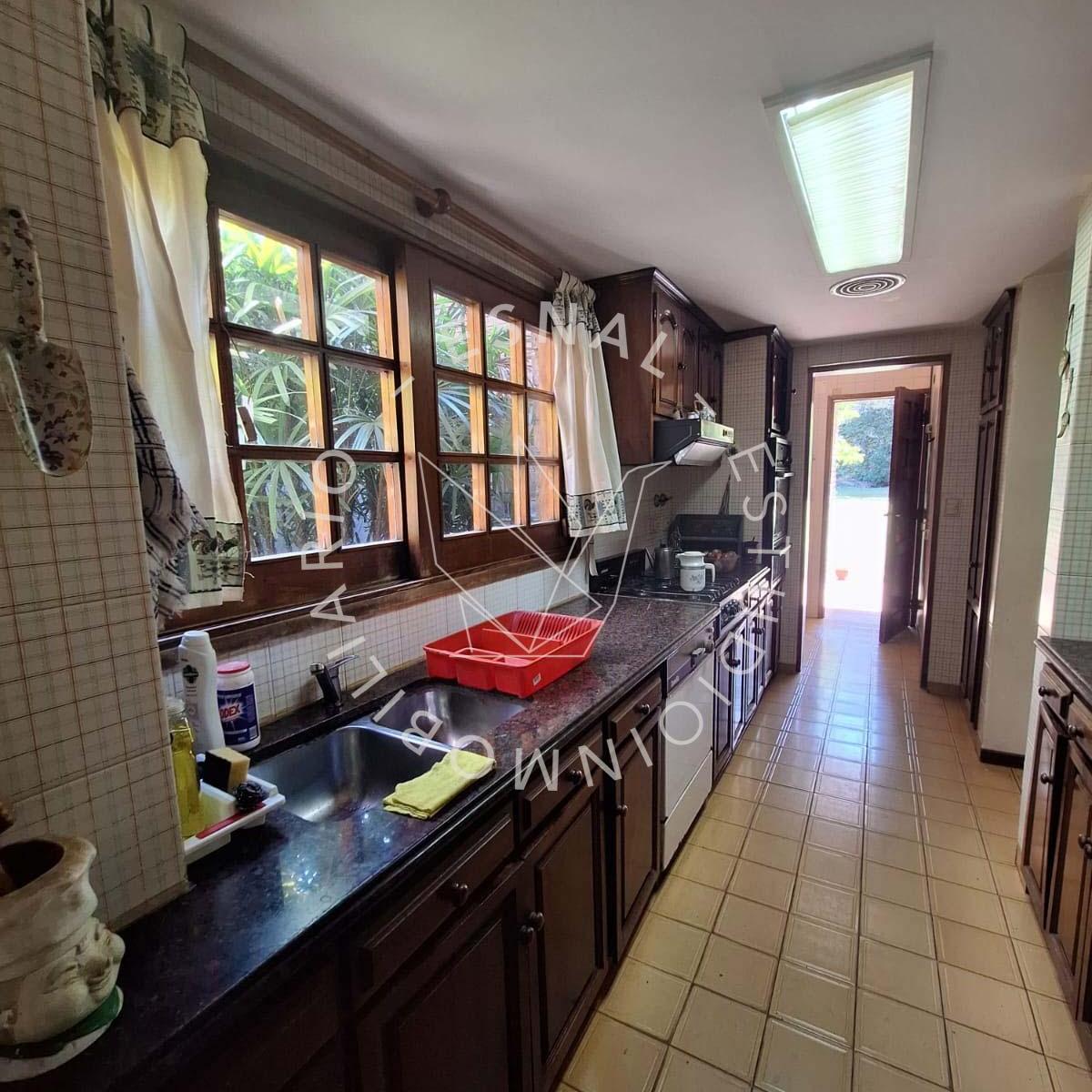 Venta Casa 4 Dorm. + Cochera - Lourdes 2