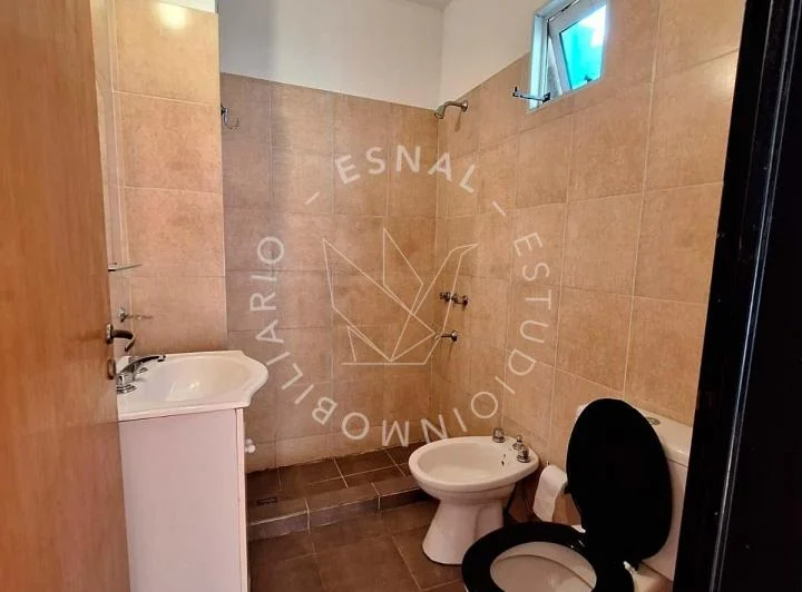 3° piso escalera, Constitución 1300. Bajos gastos 3