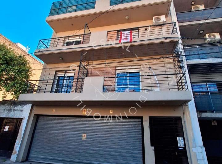3° piso escalera, Constitución 1300. Bajos gastos 1