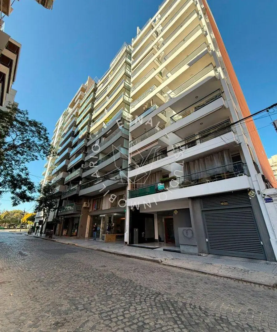 Amplio, 2 balcones y quincho. A 100 metros del río 2