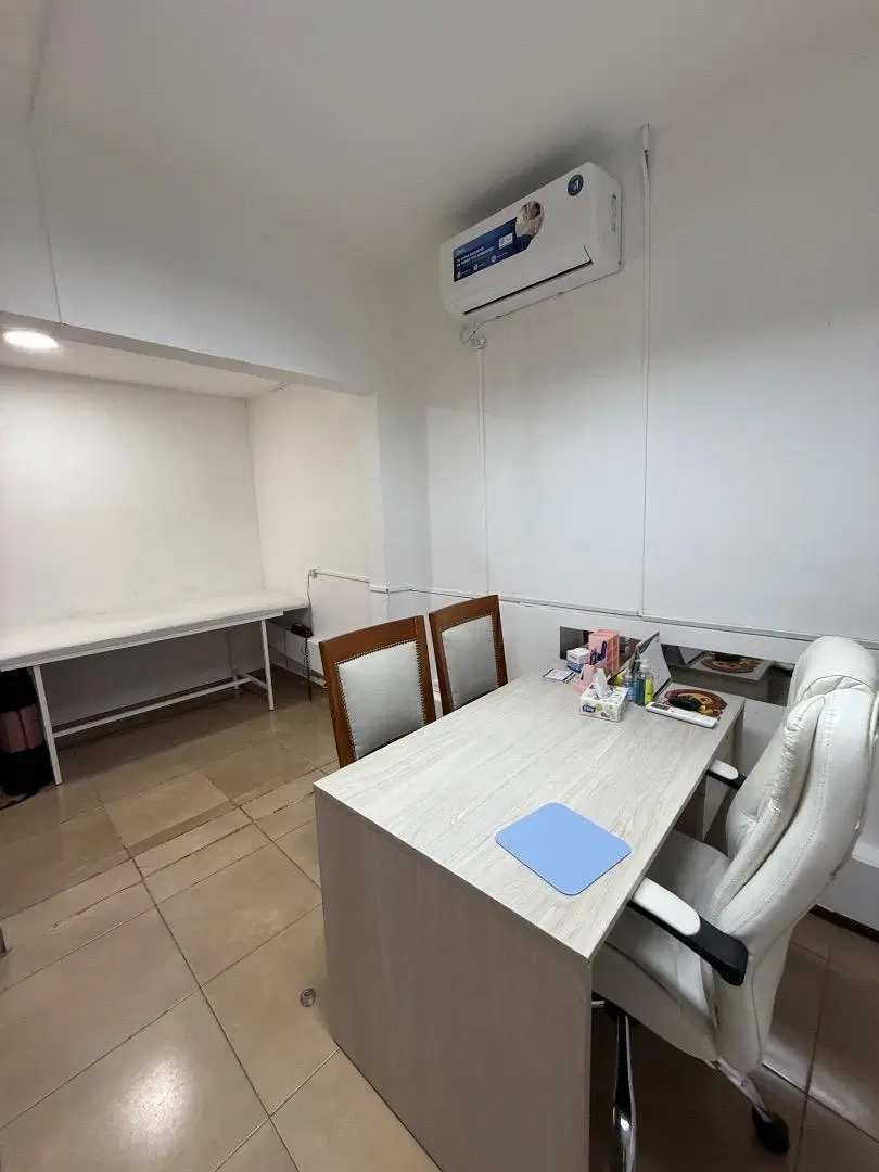 Alvear al 400 Local importante para oficina consultorios 3