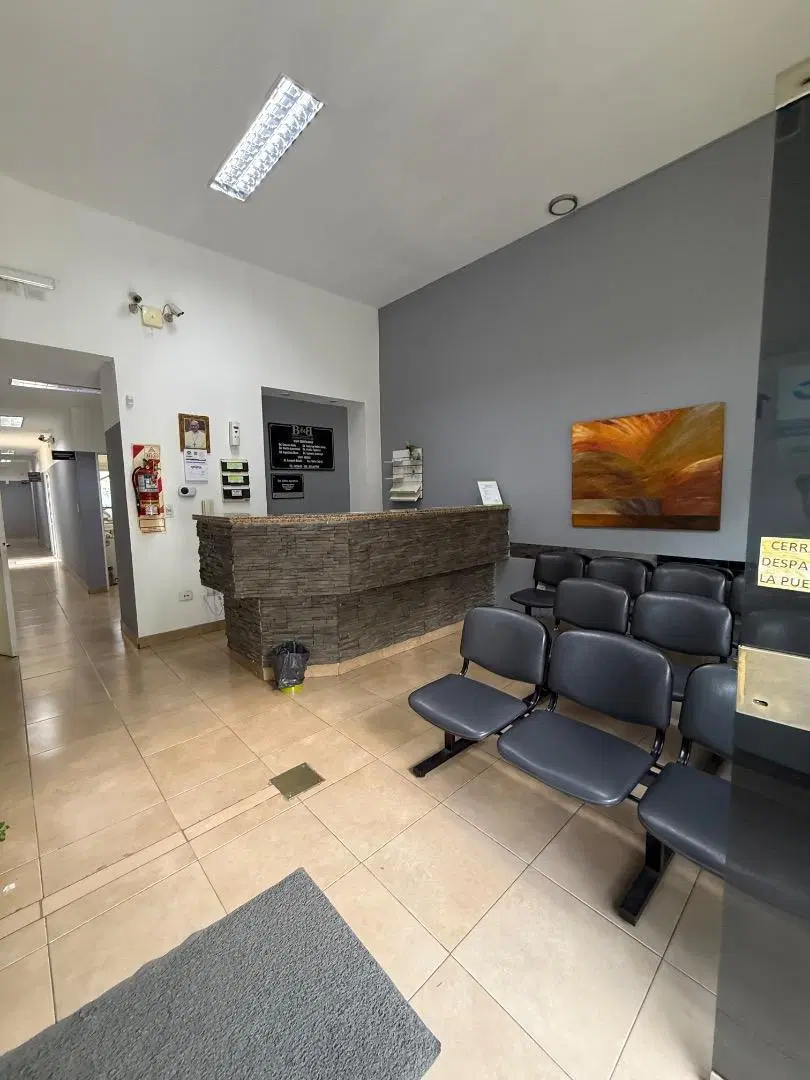 Alvear al 400 Local importante para oficina consultorios 5