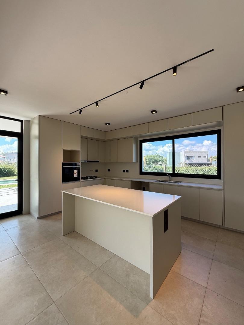 Foto de Cálida, luminosa y exclusiva casa a estrenar, imagen 4