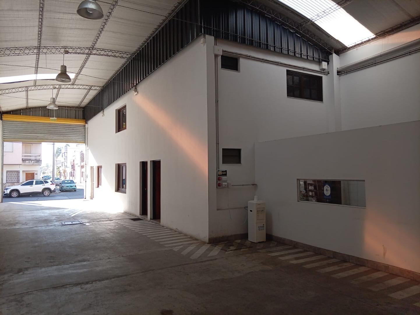Foto de Galpon y oficinas en calle Chacabuco al 200, imagen 2