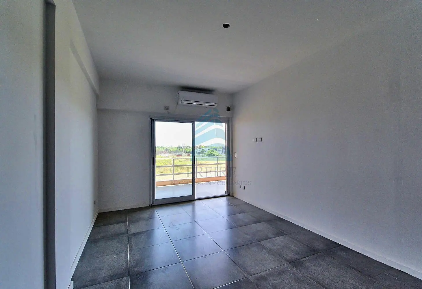 Venta departamento dos ambientes, balcón con parrilla | Condominio El Reparo, km 51 Pilar 5