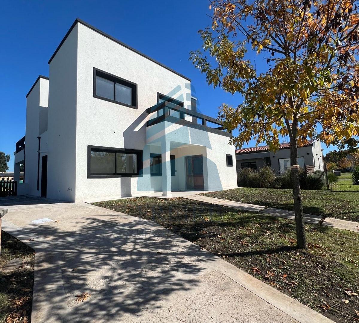 CASA con 4 DORMITORIOS, JARDIN con GALERIA y PARRILLA - BARRIO SAN PABLO PILAR - APTA FINANCIACIÓN!