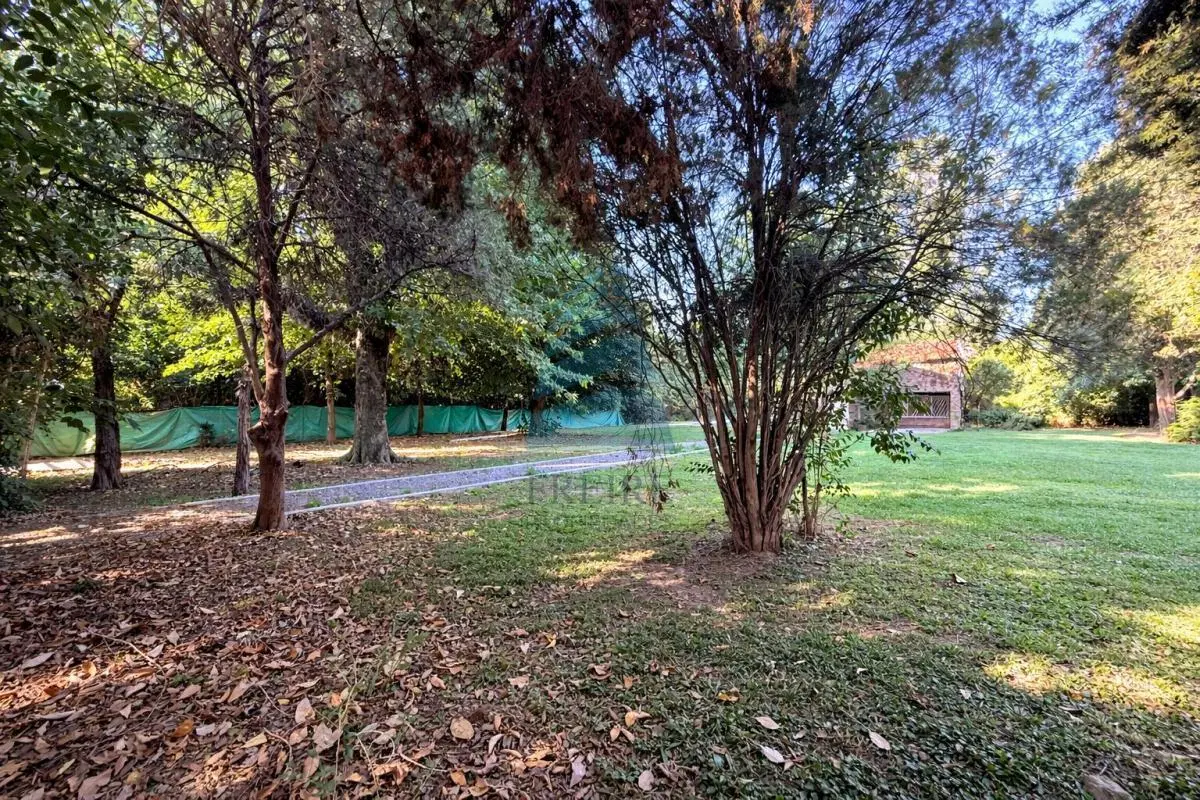 VENTA Terreno con construcción de 100m2 - Los Mirasoles, Pilar - km50 2