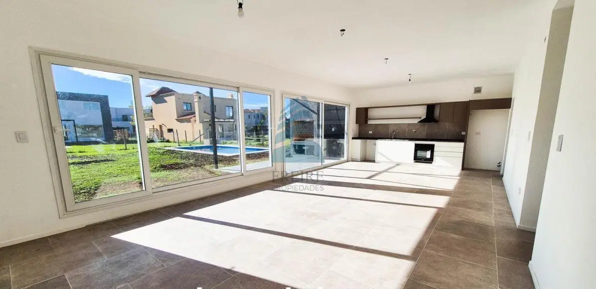 VENTA CASA DE 4 AMBIENTES CON PISCINA Y GALERÍA, BARRIO SAN PABLO, PILAR 5