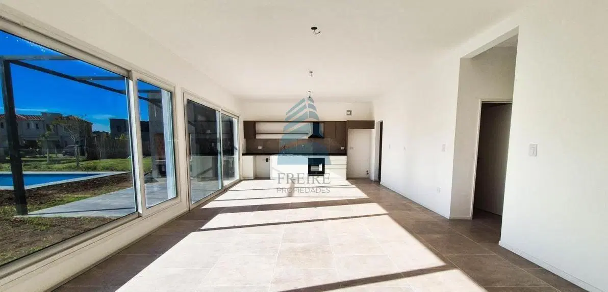 VENTA CASA DE 4 AMBIENTES CON PISCINA Y GALERÍA, BARRIO SAN PABLO, PILAR 2