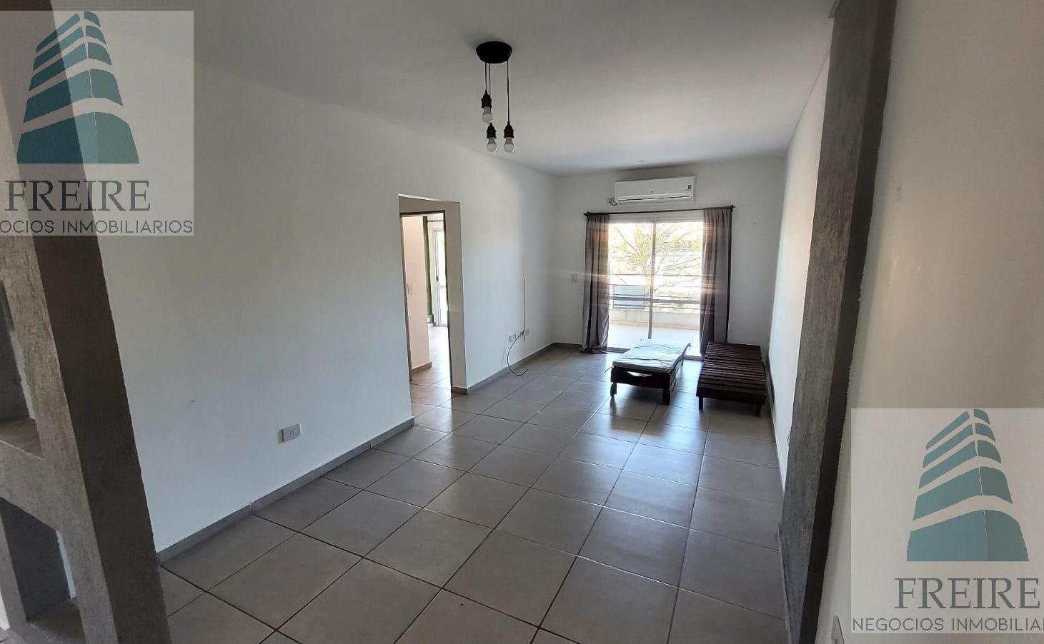 Foto de DEPARTAMENTO DE 3 AMBIENTES, con COCHERA y BALCON TERRAZA, AV. TUCUMÁN, imagen 2