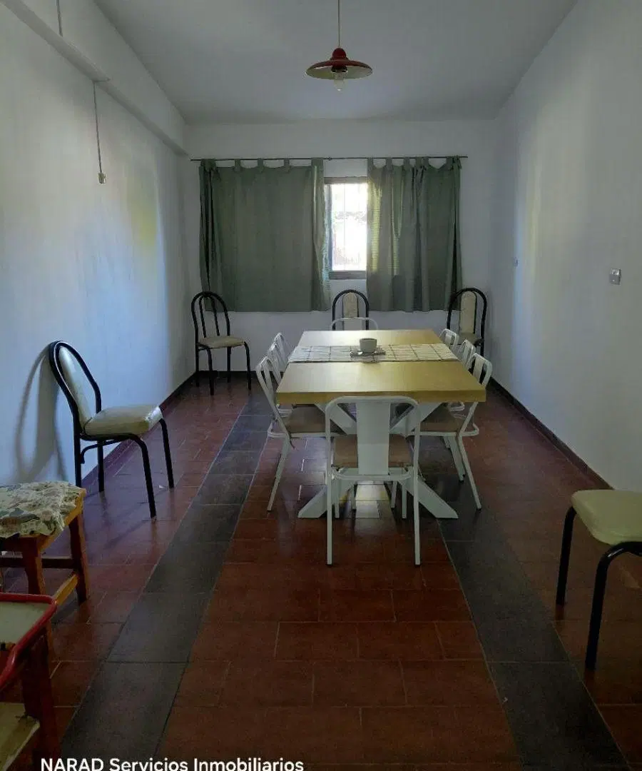Casa en planta baja en alquiler con 3 habitaciones en Mercantil 4