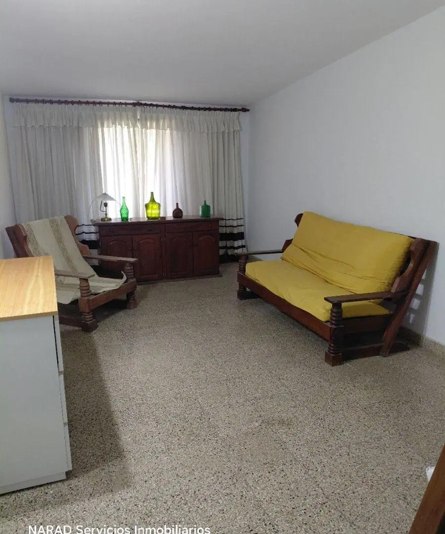 Casa en planta baja en alquiler con 3 habitaciones en Mercantil 5