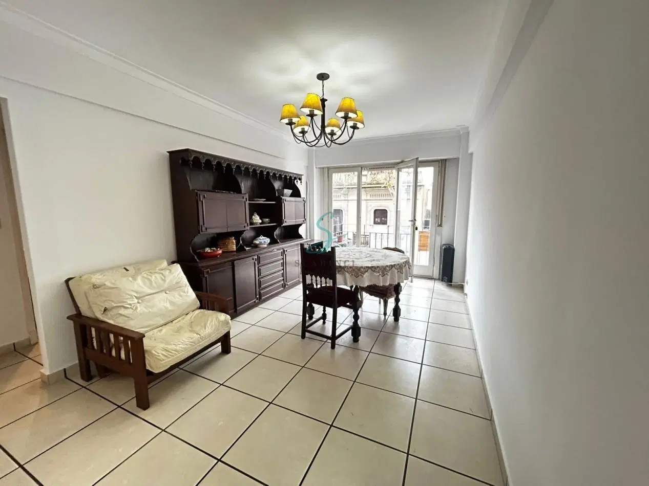 Departamento de 3 Ambientes a la calle con balcon. 5