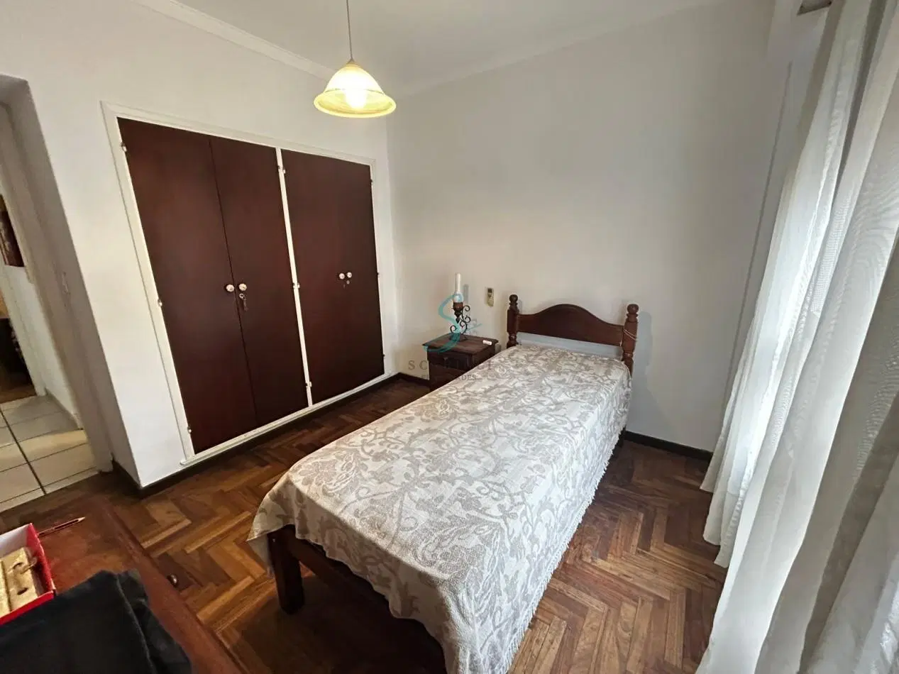 Departamento de 3 Ambientes a la calle con balcon. 4
