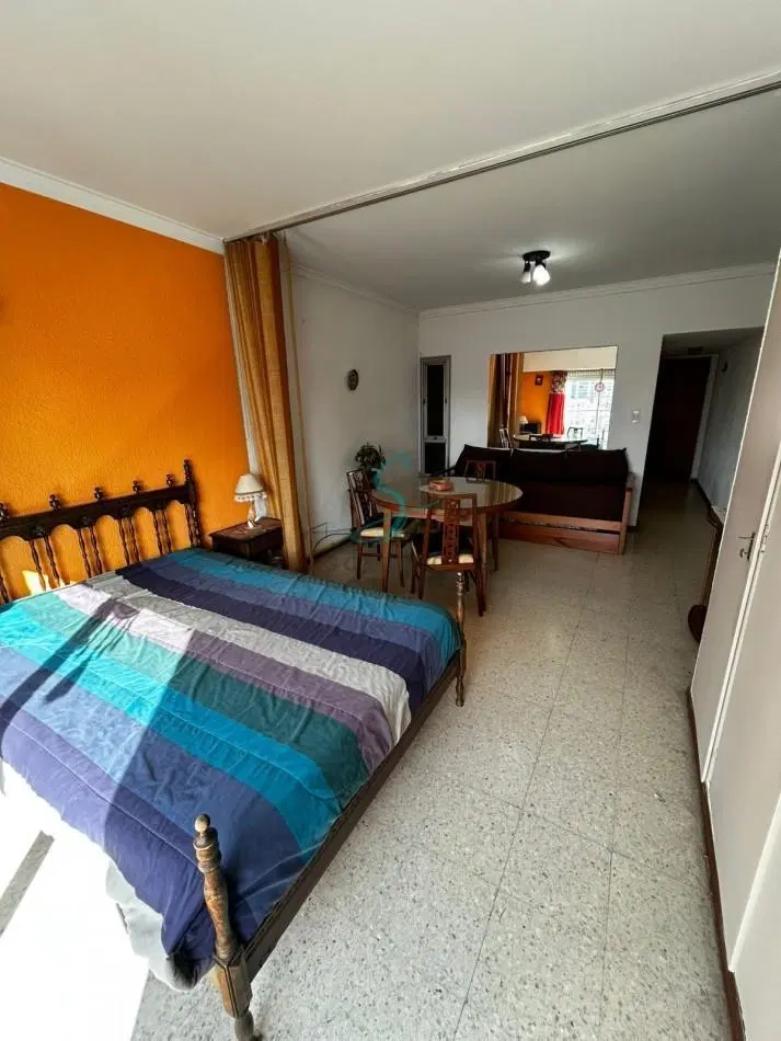 Alquiler 24 Meses. 1 Ambiente y medio balcon saliente. Plaza Colon 4