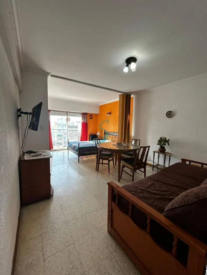 Alquiler 24 Meses. 1 Ambiente y medio balcon saliente. Plaza Colon 3