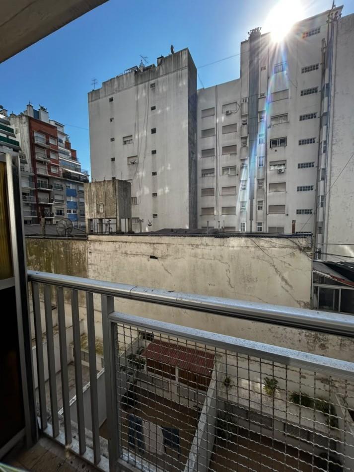 Foto de ¡Oportunidad! Departamento de 1 ambiente, con balcon saliente. Plaza, imagen 1