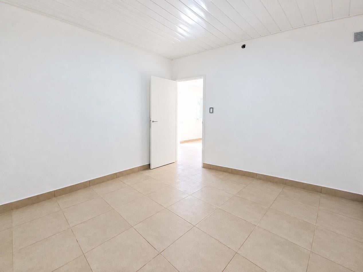 Foto de Casa de 3 ambientes con patio y cochera, en venta, imagen 4