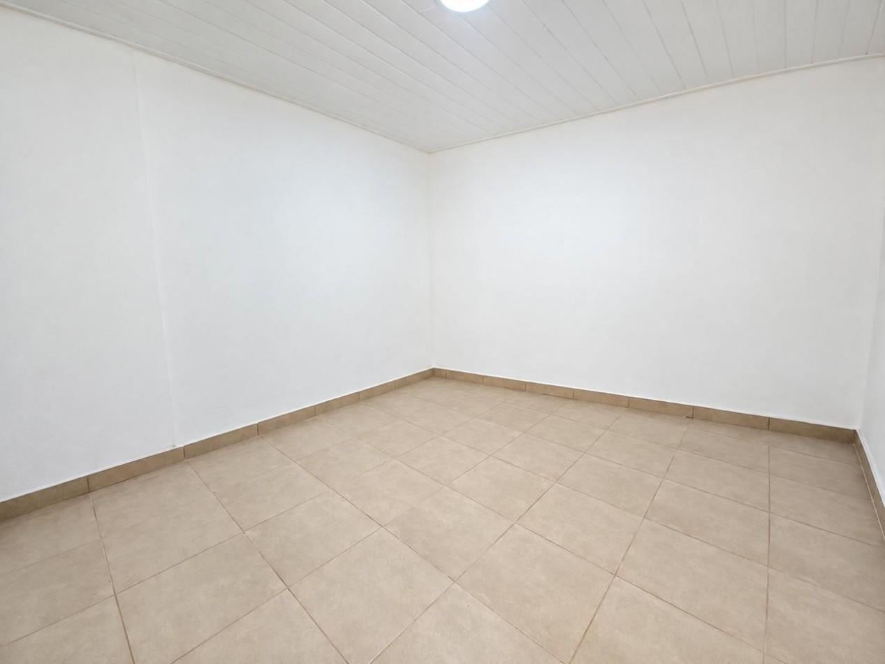 Foto de Casa de 3 ambientes con patio y cochera, en venta, imagen 3