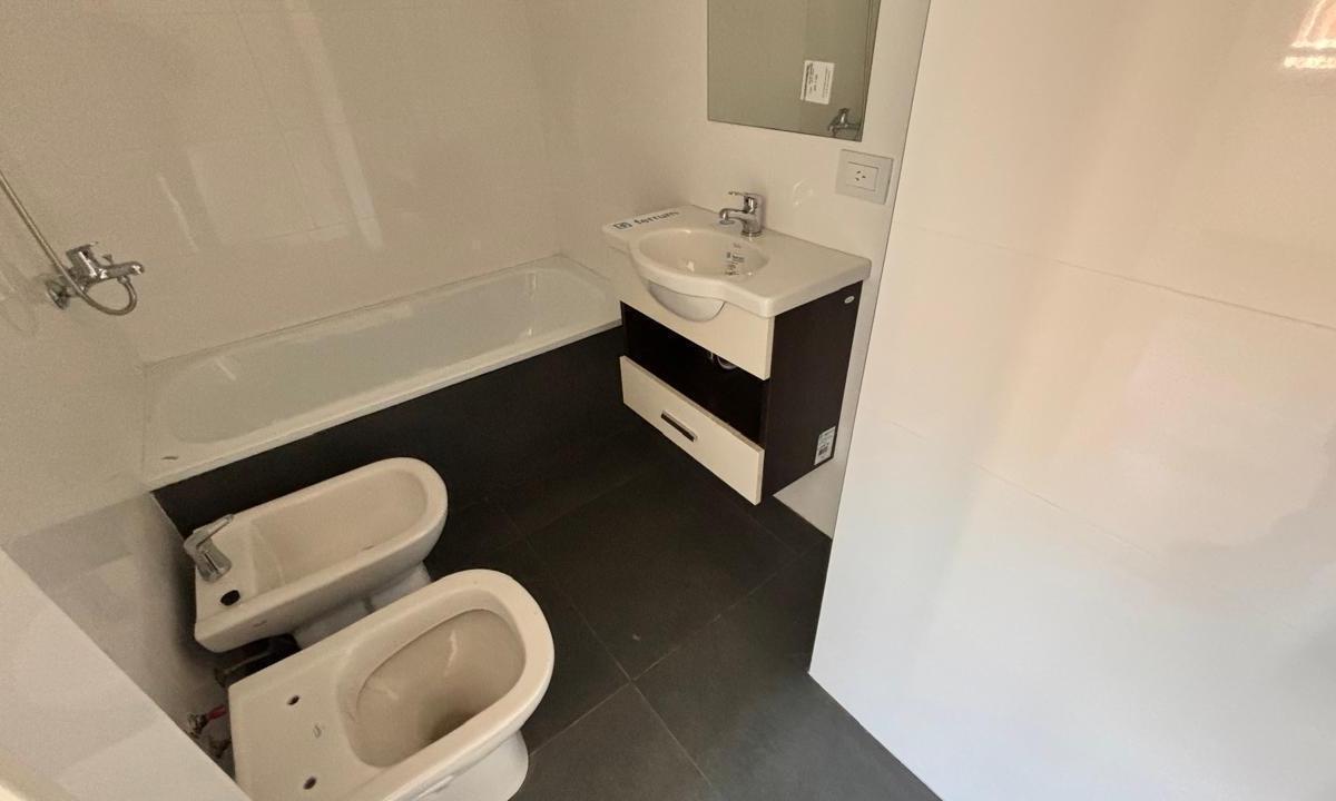 Venta Departamento 2 Ambientes Habitación en Suite y Toilette - en San Jose de Calasanz Al 800 5