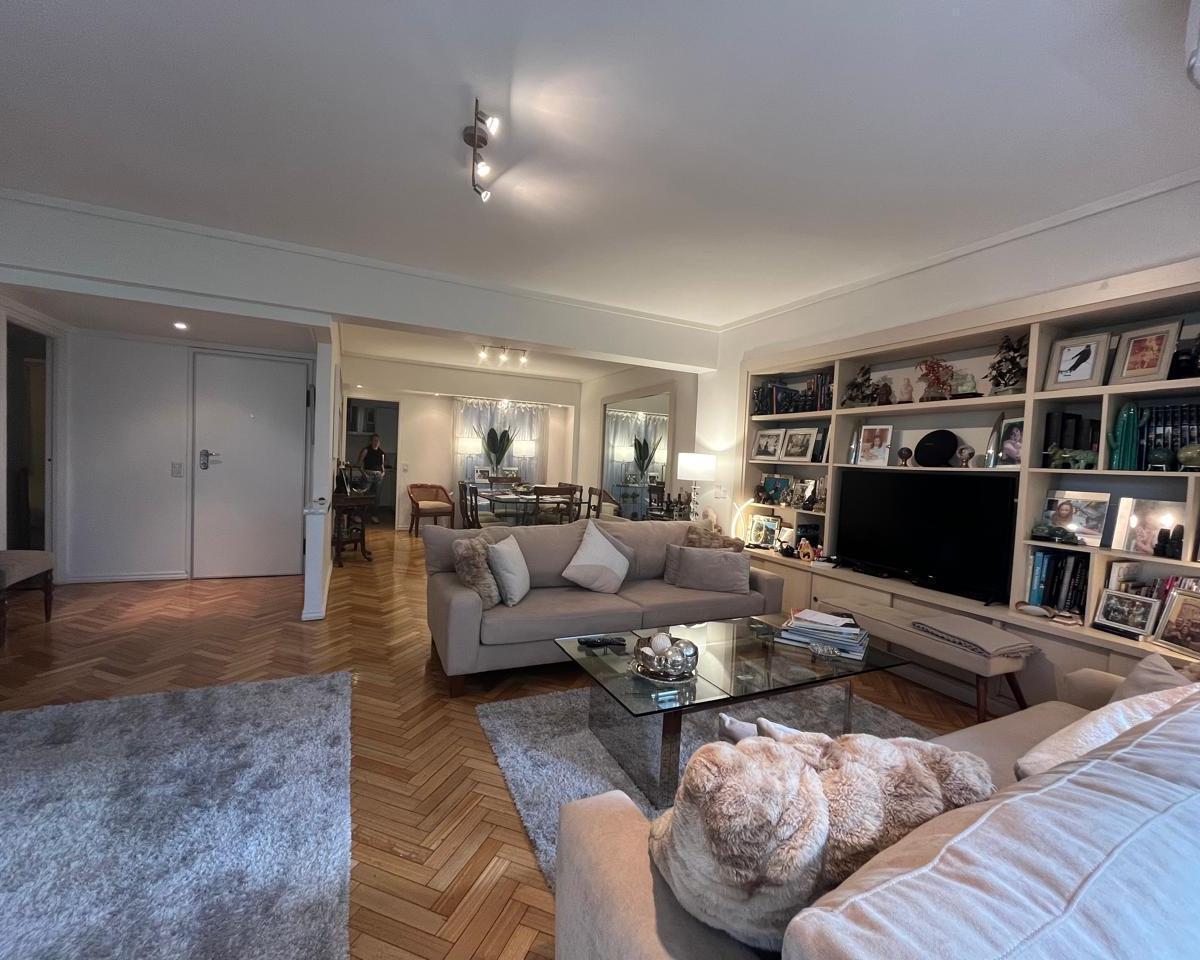 Venta. Departamento 4 Ambientes. Recoleta. Balcón. Cochera. 2