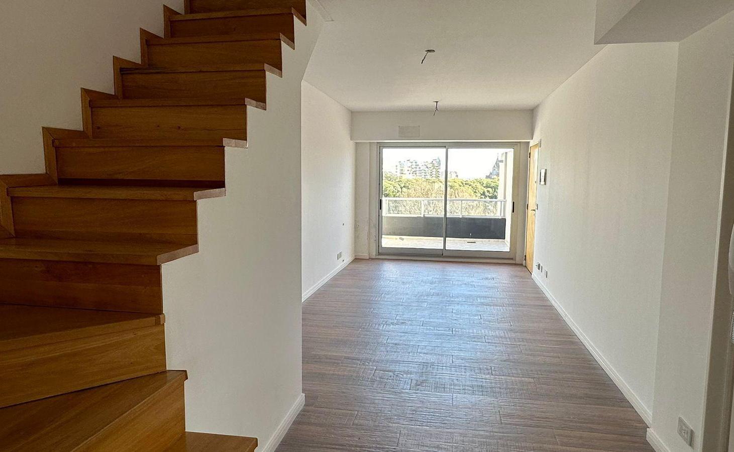 Foto de Venta Departamento en duplex 3 ambientes - Parque Chacabuco, imagen 4