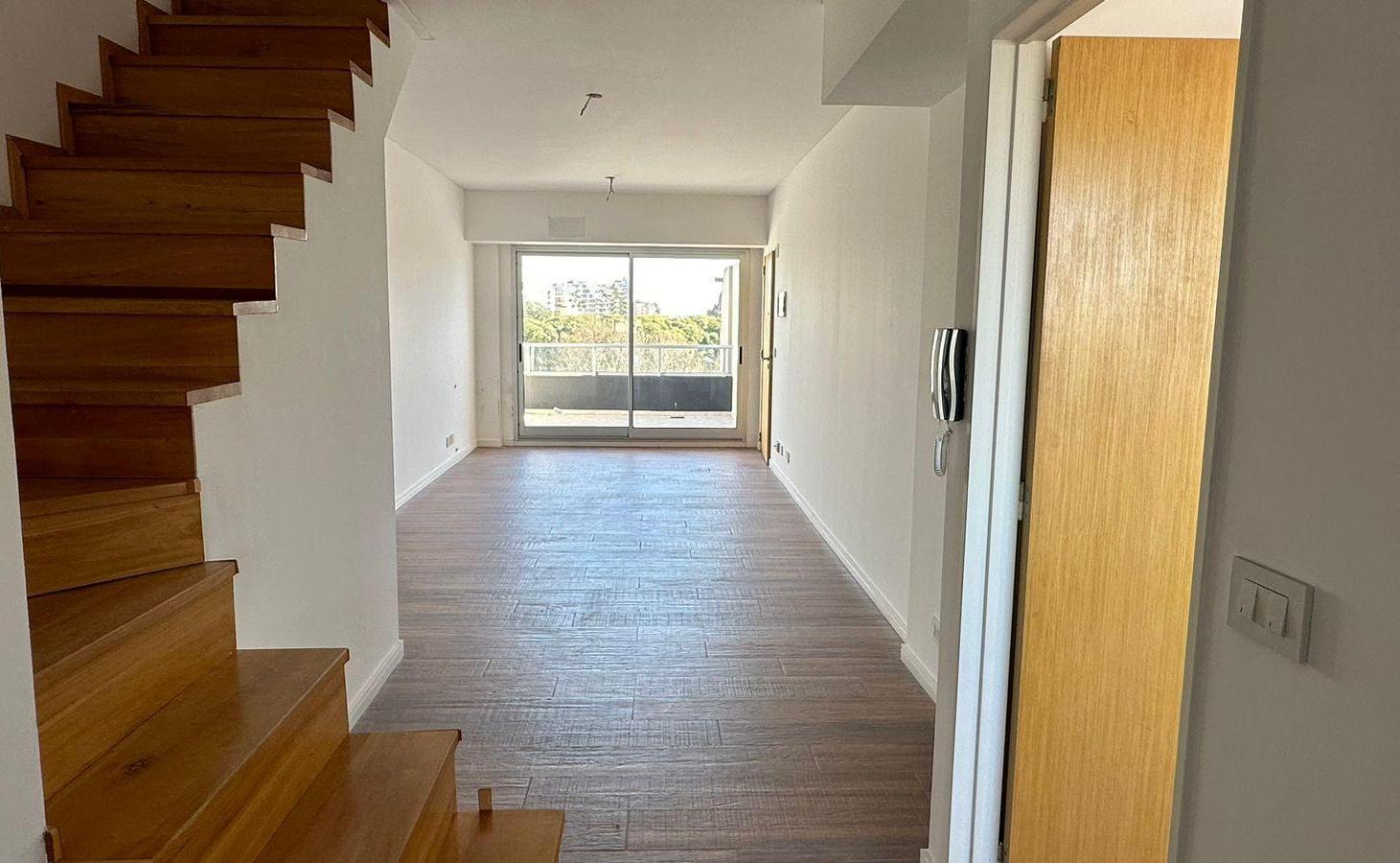Foto de Venta Departamento en duplex 3 ambientes - Parque Chacabuco, imagen 1