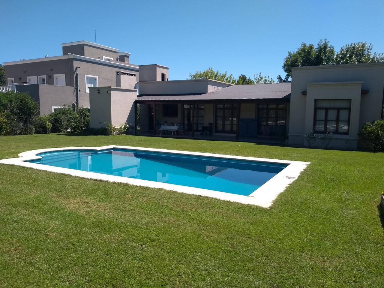 VENTA CASA EN BARRIO CLUB DE CAMPO LA CONCEPCION LUJAN