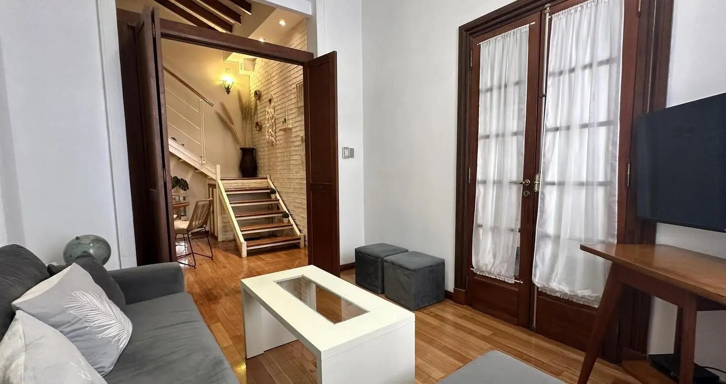 CASA 4 AMBIENTES AMOBLADO. ALQUILER SIN EXPENSAS. CABALLITO. TERRAZA, QUINCHO 3